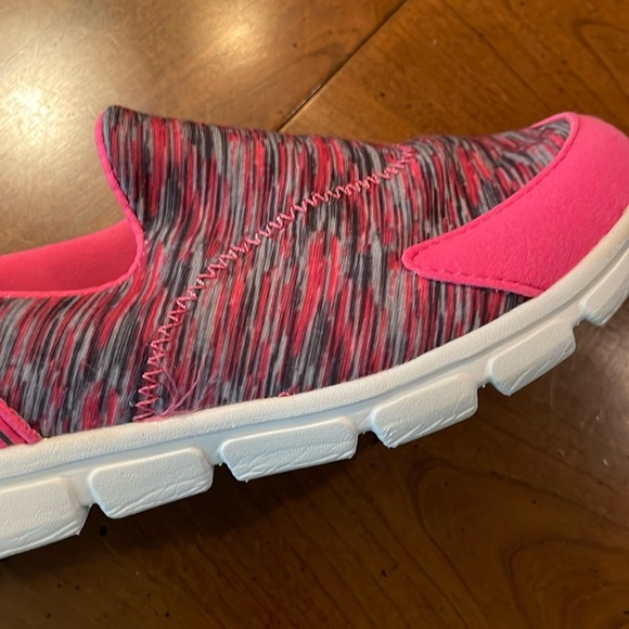 DANSKIN NOW Slip On Sneakers - size 4 - Picture 5 of 13